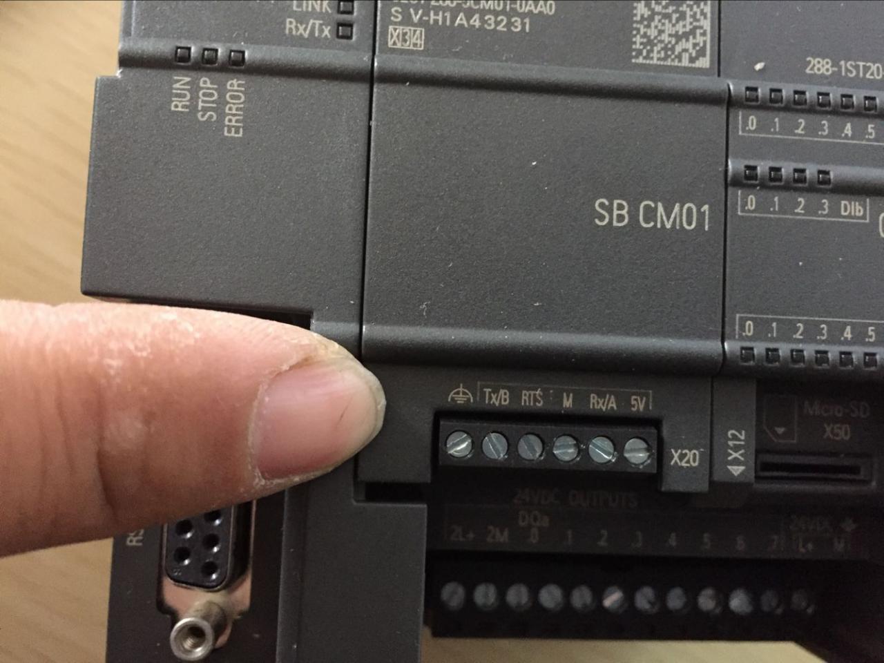 西门子SMART200 5CM01信号板怎样接线？