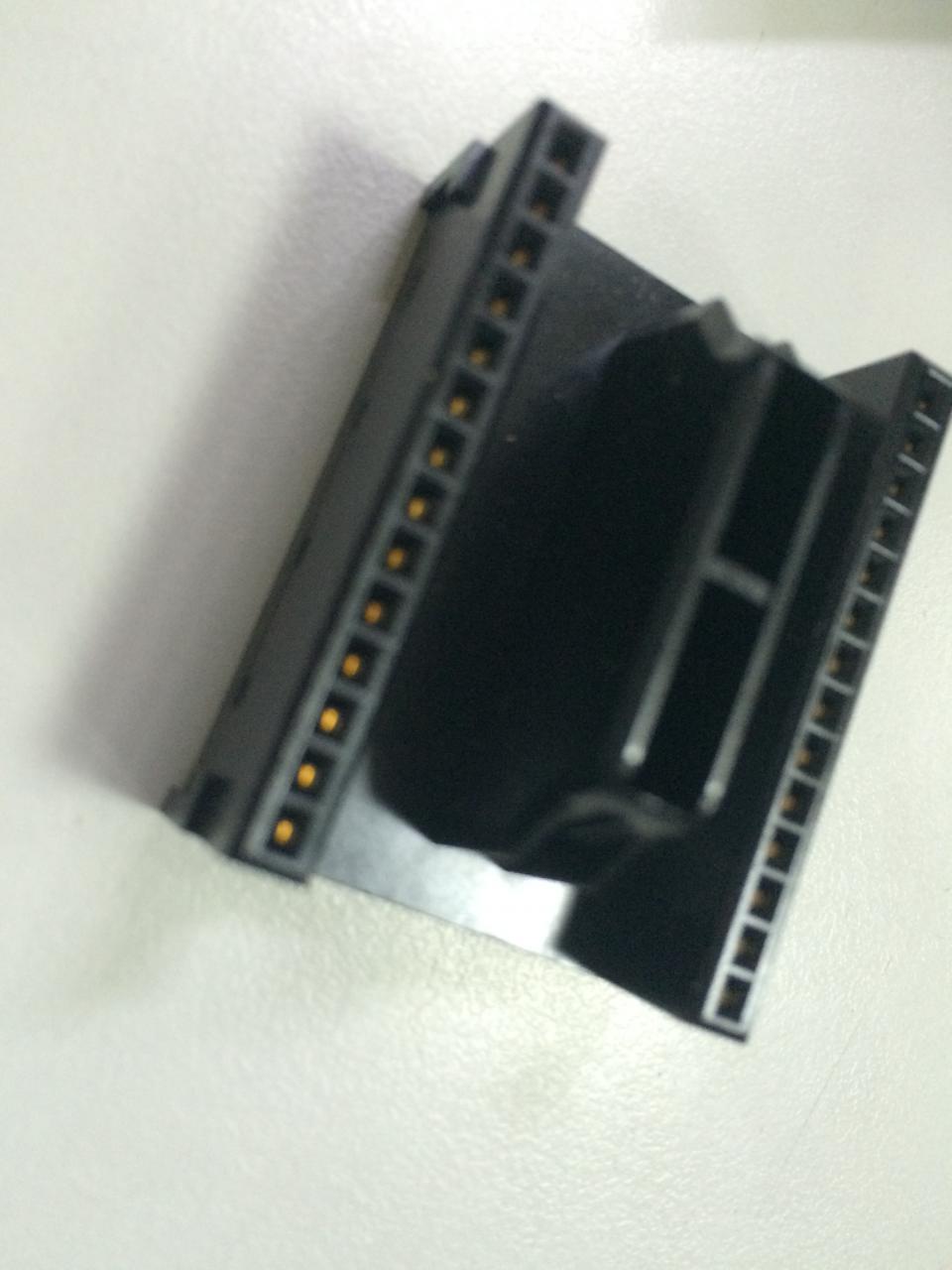 数字量输入模块321带的连接器件的作用