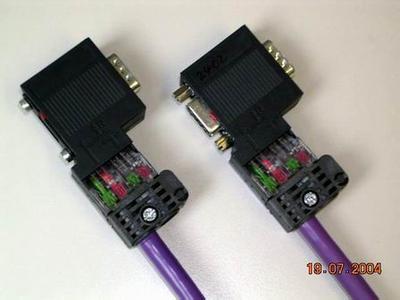 一台触摸屏和多台PLC通信用什么通信电缆（附图）？