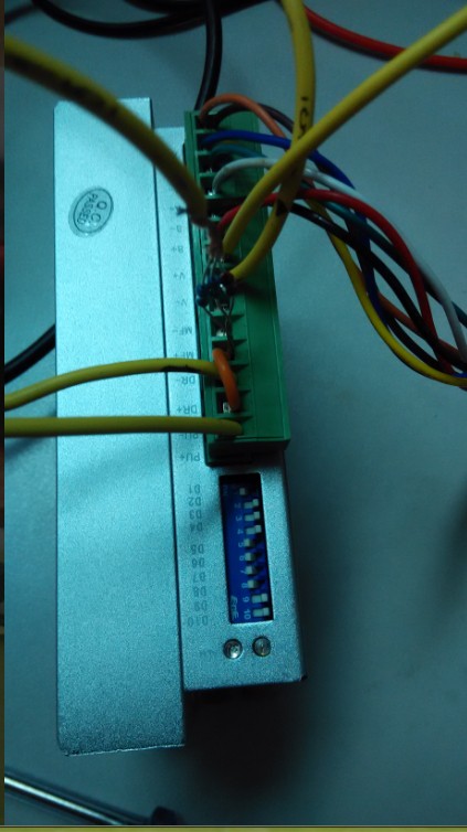 用西门子200控制步进电机时的接线和控制问题请教!!