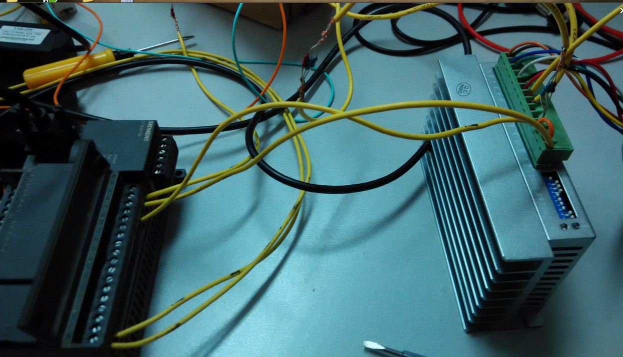 用西门子200控制步进电机时的接线和控制问题请教!!